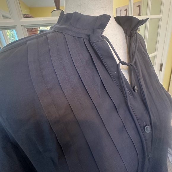 Ann Taylor LOFT EUC Long Silky satin Ruffled Front Tab Color Long Sleeve Blouse - Picture 3 of 9